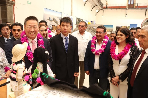 Congreso y Zacatlán en hermandad con China