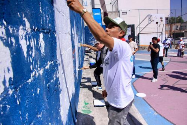 Realizan Jornada de Pintura en Cancha La Rosa