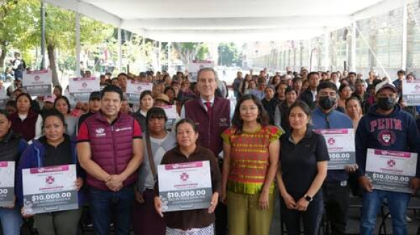 Ayuntamiento entrega apoyos a 200 personas