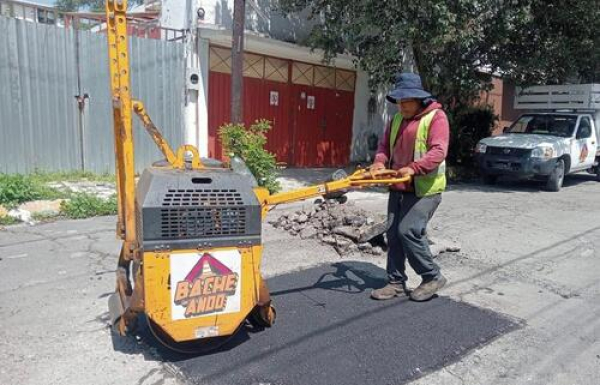 &quot;Bacheando Puebla&quot; mejora calles en zona sur