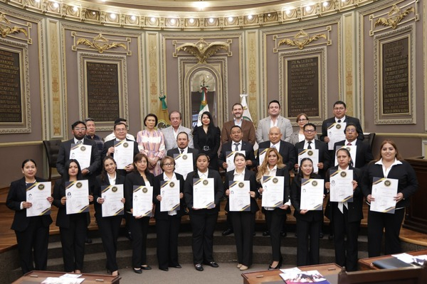 Congreso celebra graduación del INESAP