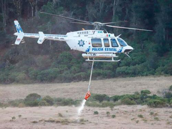 Gobernador Armenta sobrevuela incendio en Sierra Negra