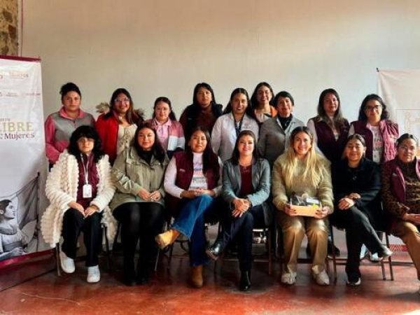 Puebla profesionaliza atención a mujeres