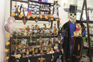 Calaveritas, papel picado, pan de muerto, expoventa en &quot;San Roque&quot;