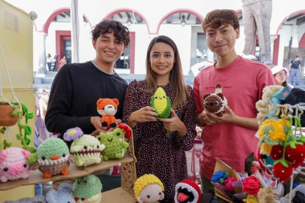 Más de 50 emprendimientos participaron en el &quot;Mercadito de las Juventudes&quot;