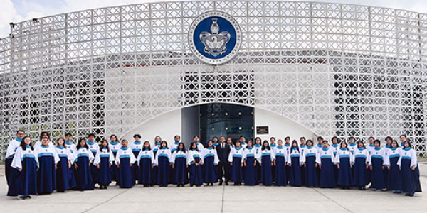 Se presenta Coro Universitario Lobos BUAP en Festival de Medellín