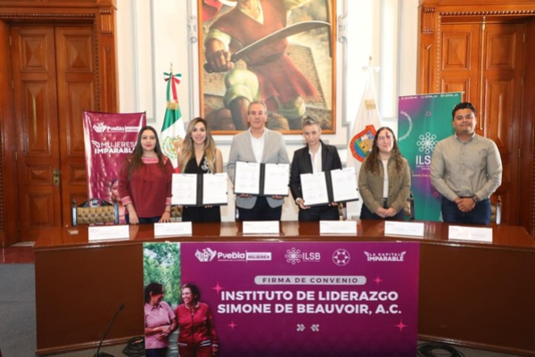 Gobierno Municipal e Instituto "Simone de Beauvoir" firman convenio