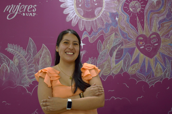 Egresada BUAP gana premio por mejor tesis