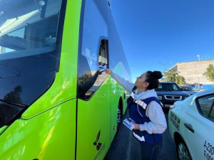 Con volantes, Celia Bonaga comparte 1er Informe Legislativo