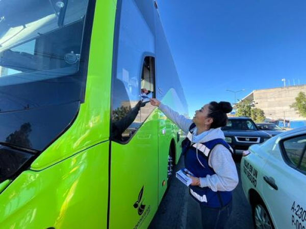 Con volantes, Celia Bonaga comparte 1er Informe Legislativo