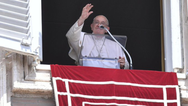 Jesús alimenta nuestra vida con la suya: Papa Francisco