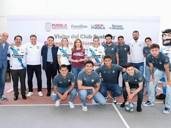 Casa del Adolescente recibe a futbolistas del Club Puebla