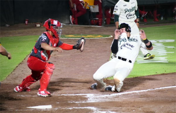 Pericos le aplica doblete a Diablos Rojos del México