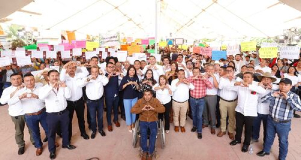 En Sierra Negra, Alejandro Armenta entrega 97 mdp en obra comunitaria