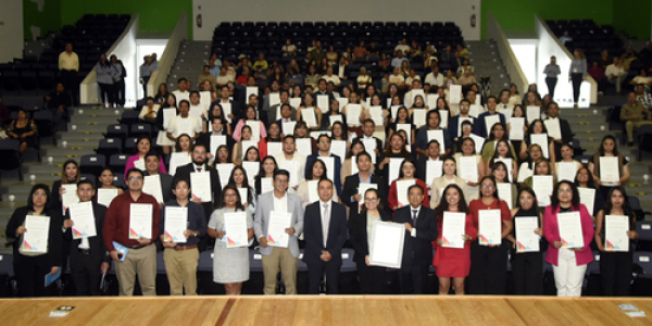 BUAP reconoce a 115 egresados Ceneval