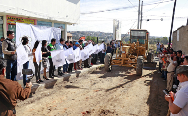 Omar Muñoz continúa arranque de obras en Cuautlancingo