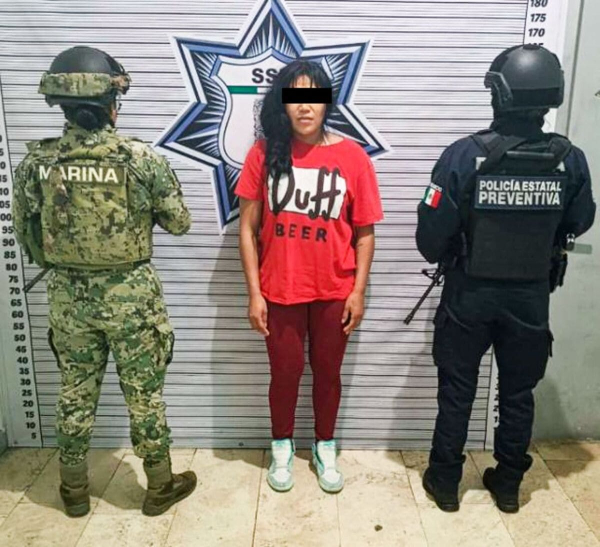 Detienen a mujer con droga en Periférico Ecológico