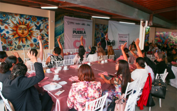 Ceci Arellano se reúne con las presidentas del DIF de las Juntas Auxiliares