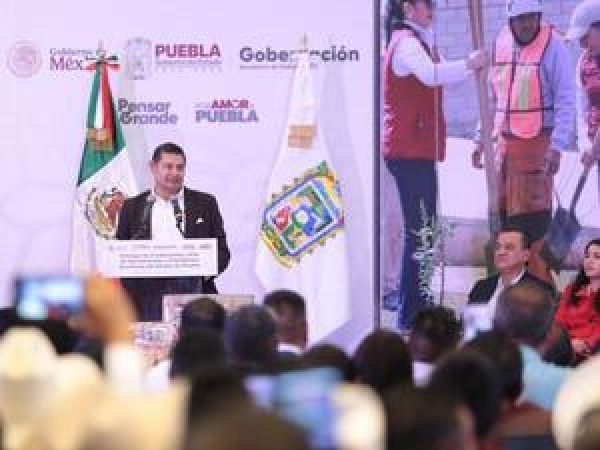 Entregan apoyos a Juntas Auxiliares de Puebla