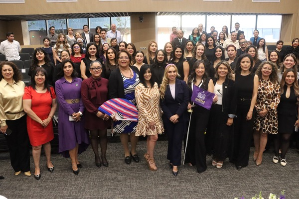 Fomentan liderazgo y empoderamiento femenino