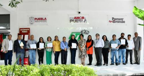 UTH reconoce a docentes por su labor académica