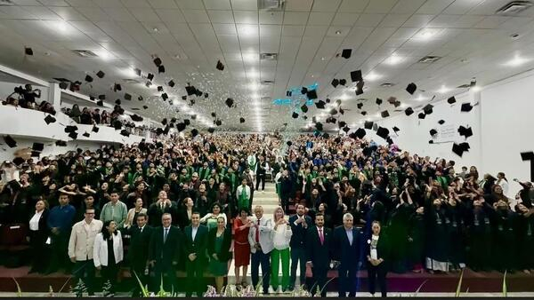 Egresan más de 2 mil profesionales del Conalep