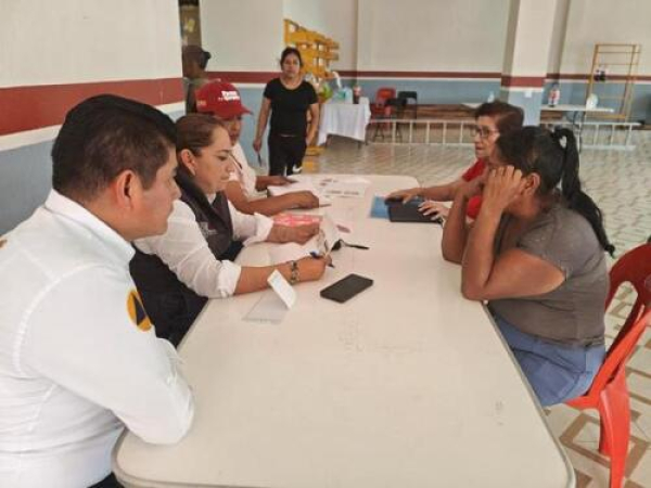 Atienden a damnificados por frente frío en Chicontla