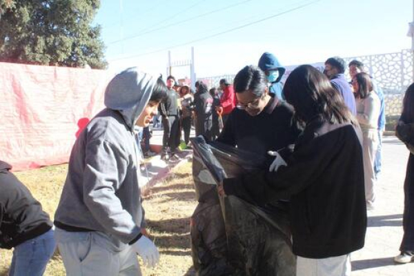 Realiza UPAM faena comunitaria de limpieza