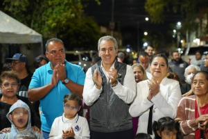 Inaugura Pepe Chedraui luminarias en San Baltazar Campeche