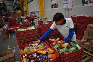 El CONALEP dona alimentos a &quot;Cáritas Puebla&quot;