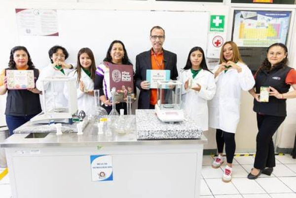 Estudiantes presentan “Ahuatlix” en España
