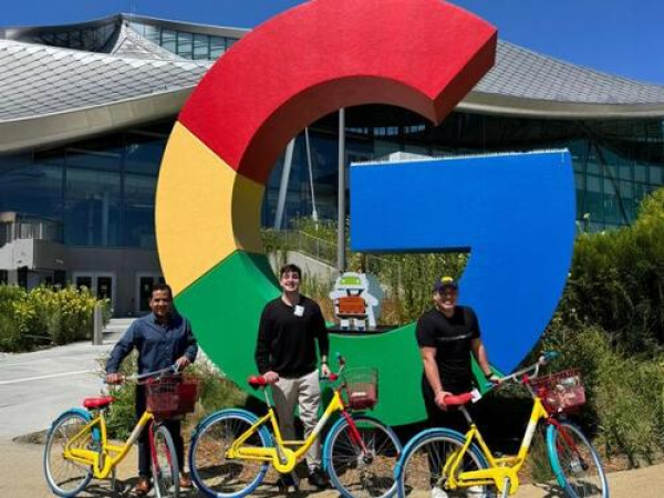 Ganadores del &quot;Electrohack 2024&quot; visitan Silicon Valley