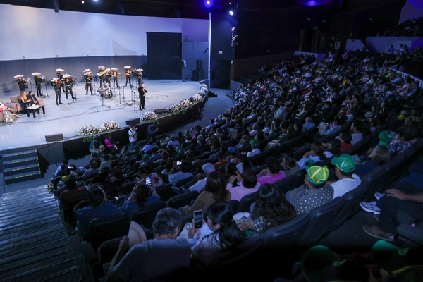 Celebran a los papás con música y tradiciones