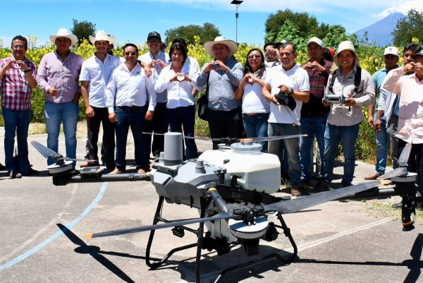 UTH aprenden fertilización con dron agricola