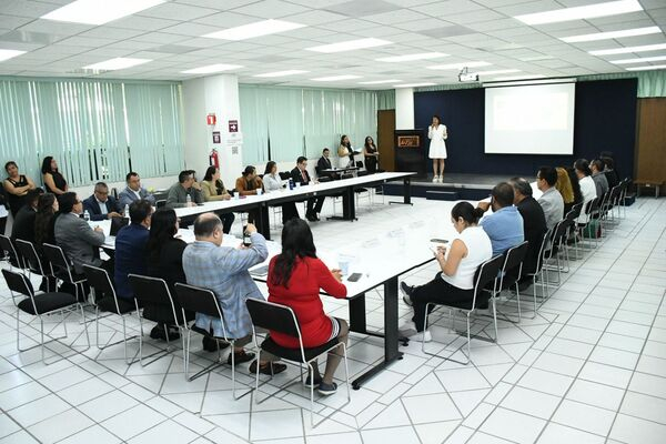 UTH impulsa inserción laboral estudiantil