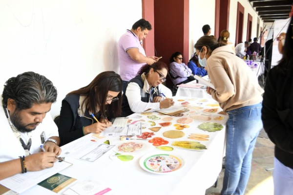 Salud aporta servicios médicos a mujeres