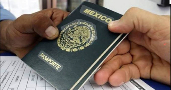 Pasaportes falsos en oficina de Iztacalco