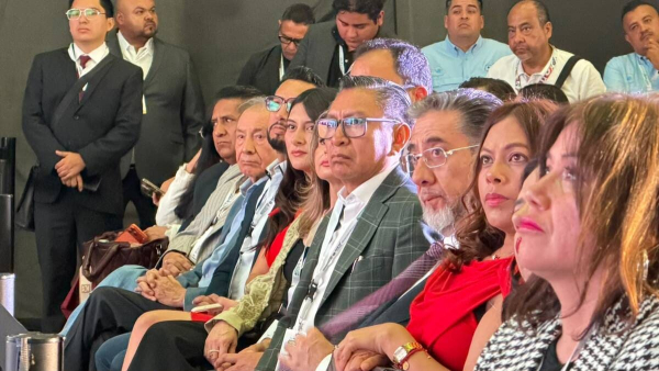 Figueroa destaca avance industrial y económico en Puebla
