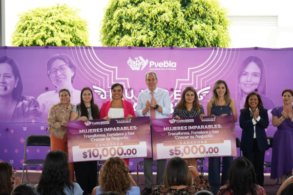Pepe Chedraui entrega apoyos a mujeres emprendedoras