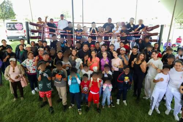 Imparten clase masiva de box en Cuachayotla