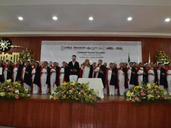 Egresan más de 2 mil estudiantes del Conalep Puebla