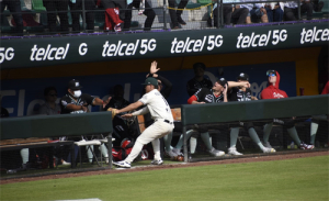 Los emplumados caen en tercer juego de la serie