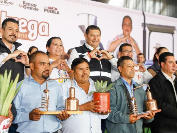 Alejandro Armenta realiza Mega entrega de apoyos al campo