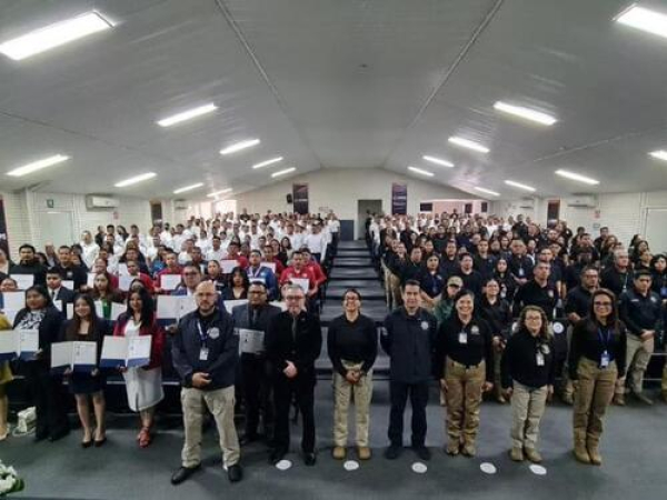 Entrega UCIPS títulos a egresados